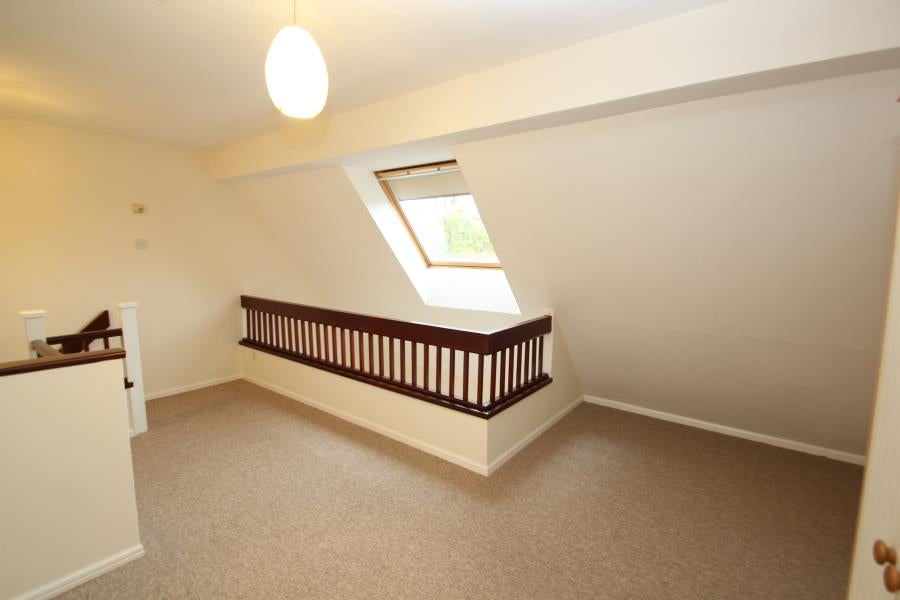 Flat Tintagel Way in Woking