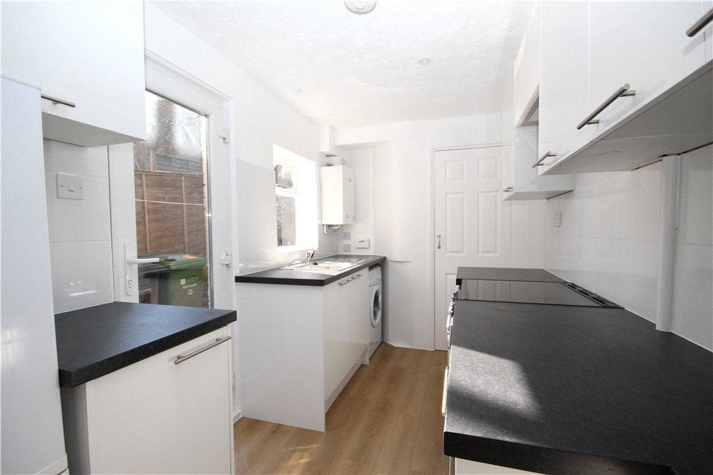 Flat Walnut Tree Close in Guildford
