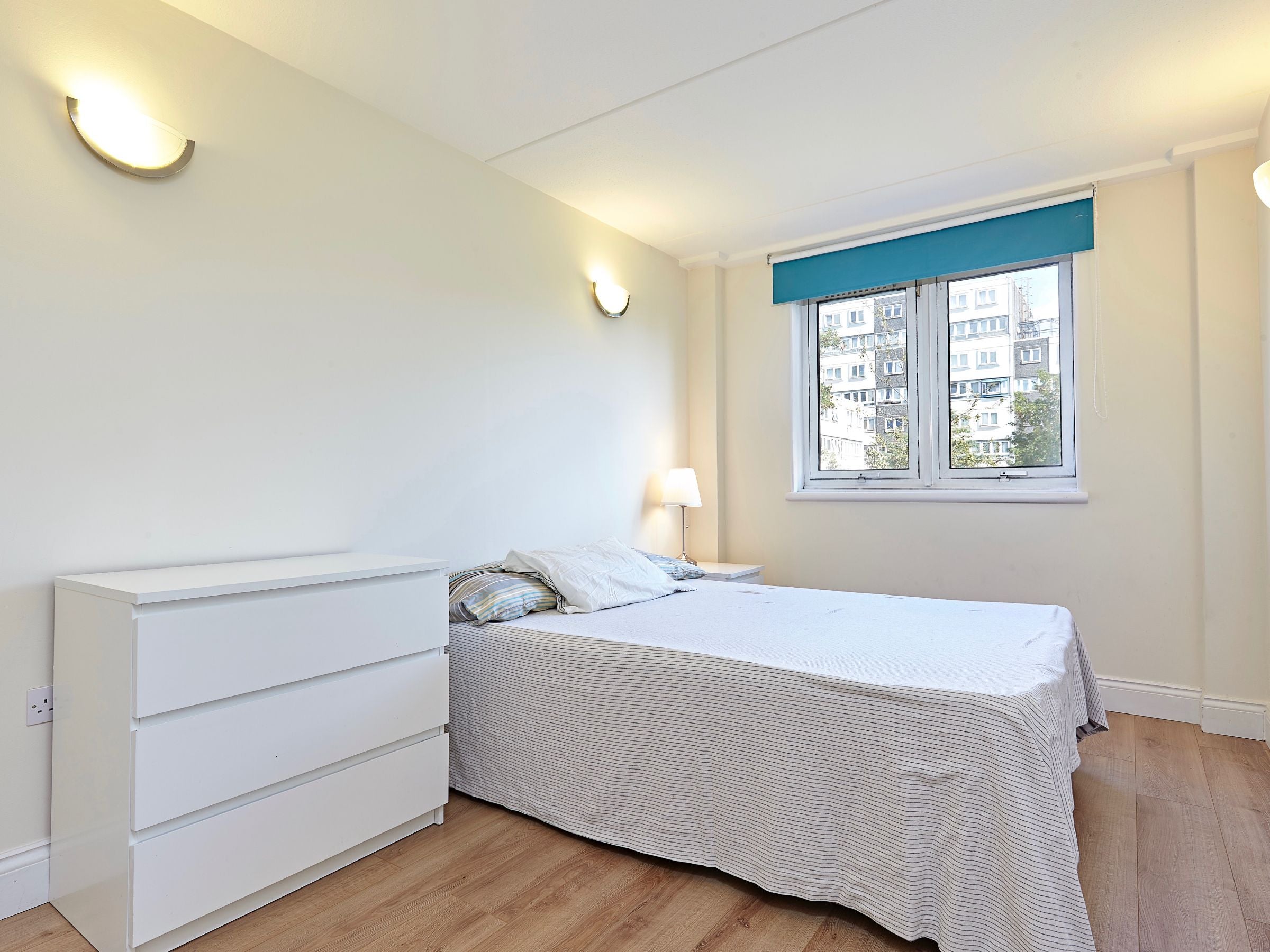 Flat Francis Chichester Way in Greater London