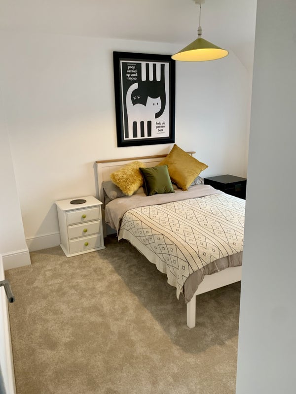 Room Ashbourne Court in Leeds