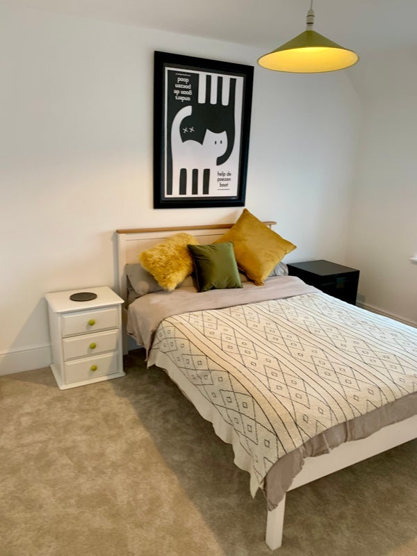 Room Ashbourne Court in Leeds