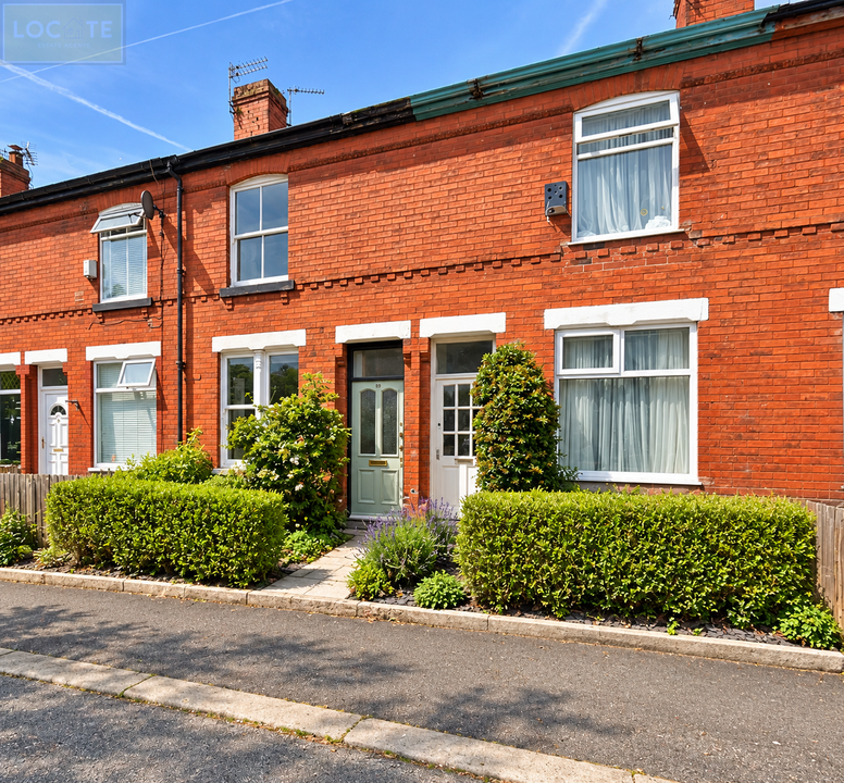 House Woodfield Grove in Salford