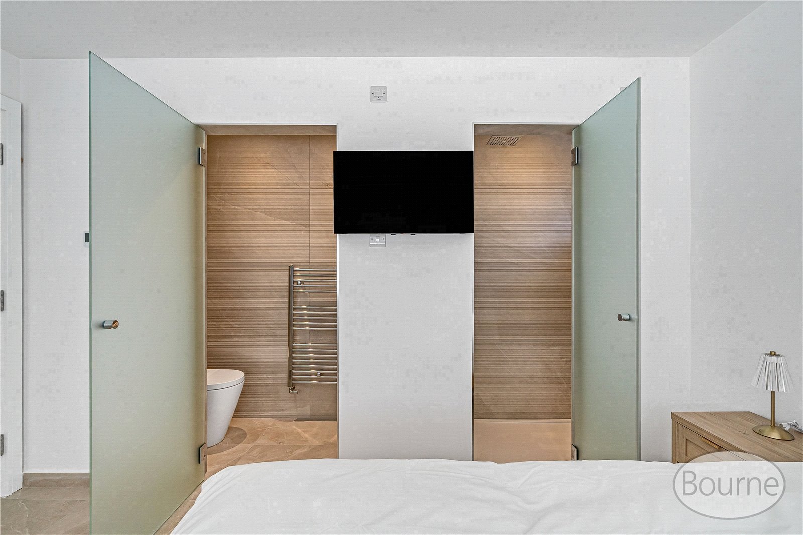 Room Loncin Mead Avenue in Borough of Runnymede