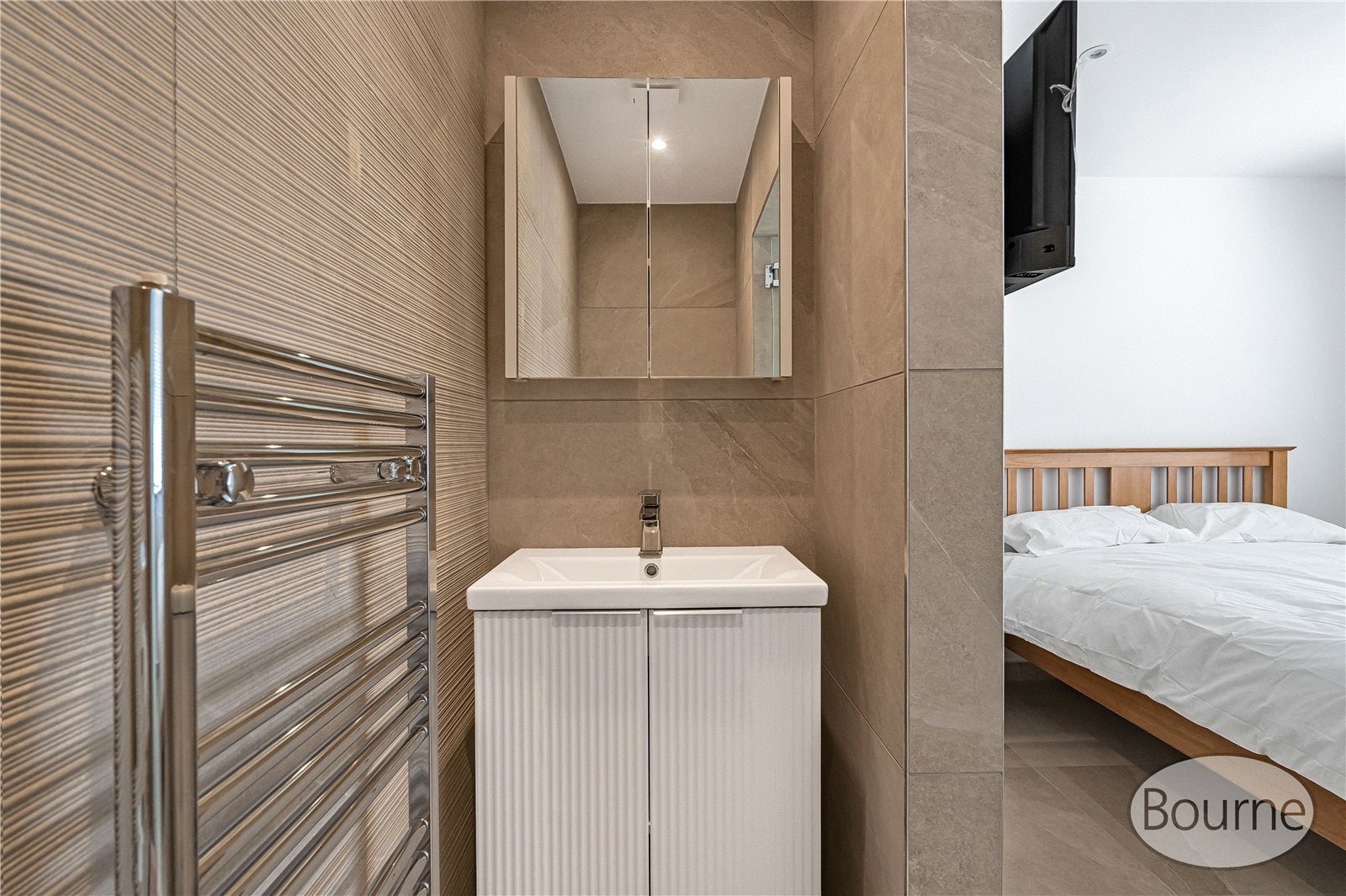 Room Loncin Mead Avenue in Borough of Runnymede