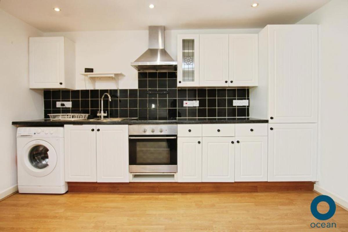 Flat Gloucester Road in Bristol