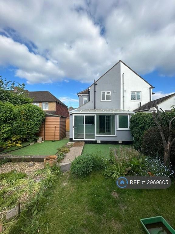 House Meadfield Road in Slough