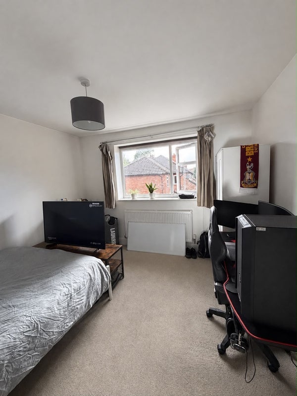 Room Wilmslow Road in Manchester