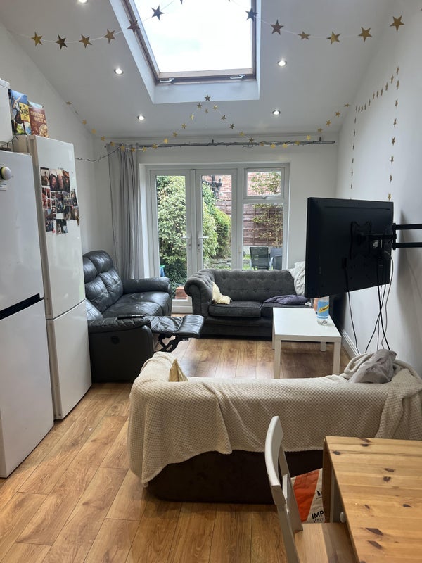 Room Wilmslow Road in Manchester
