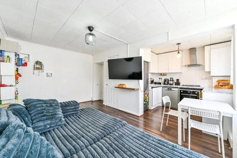 Flat Hertford Road in Greater London