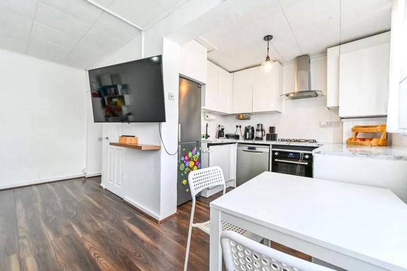 Flat Hertford Road in Greater London