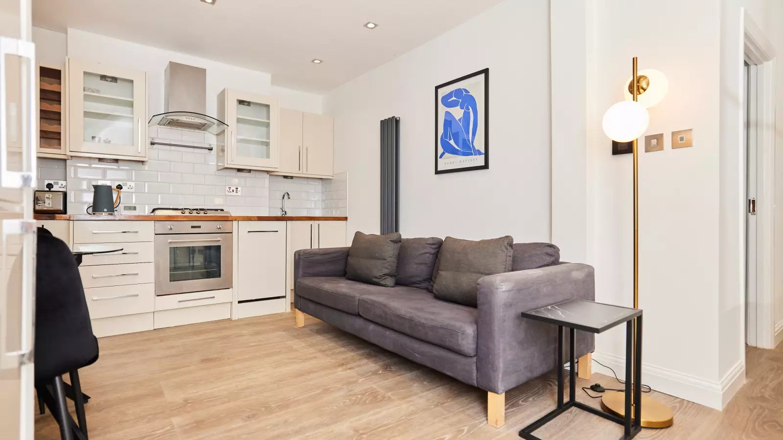 Flat Queen Annes Square in Greater London