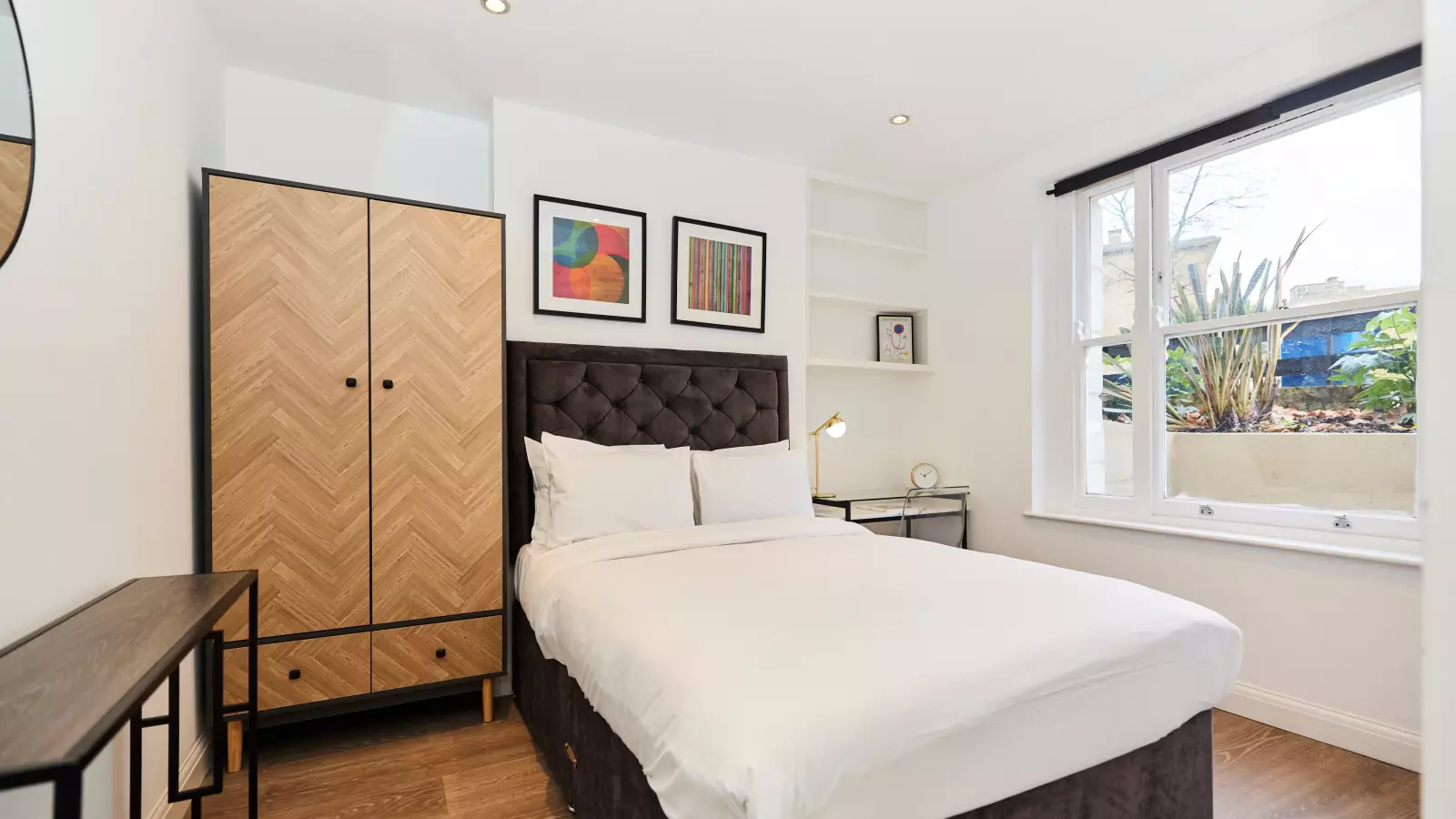 Flat Queen Annes Square in Greater London