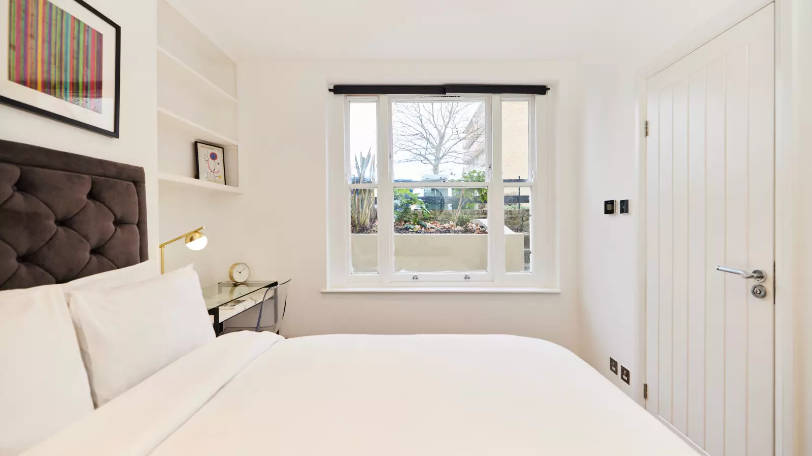 Flat Queen Annes Square in Greater London