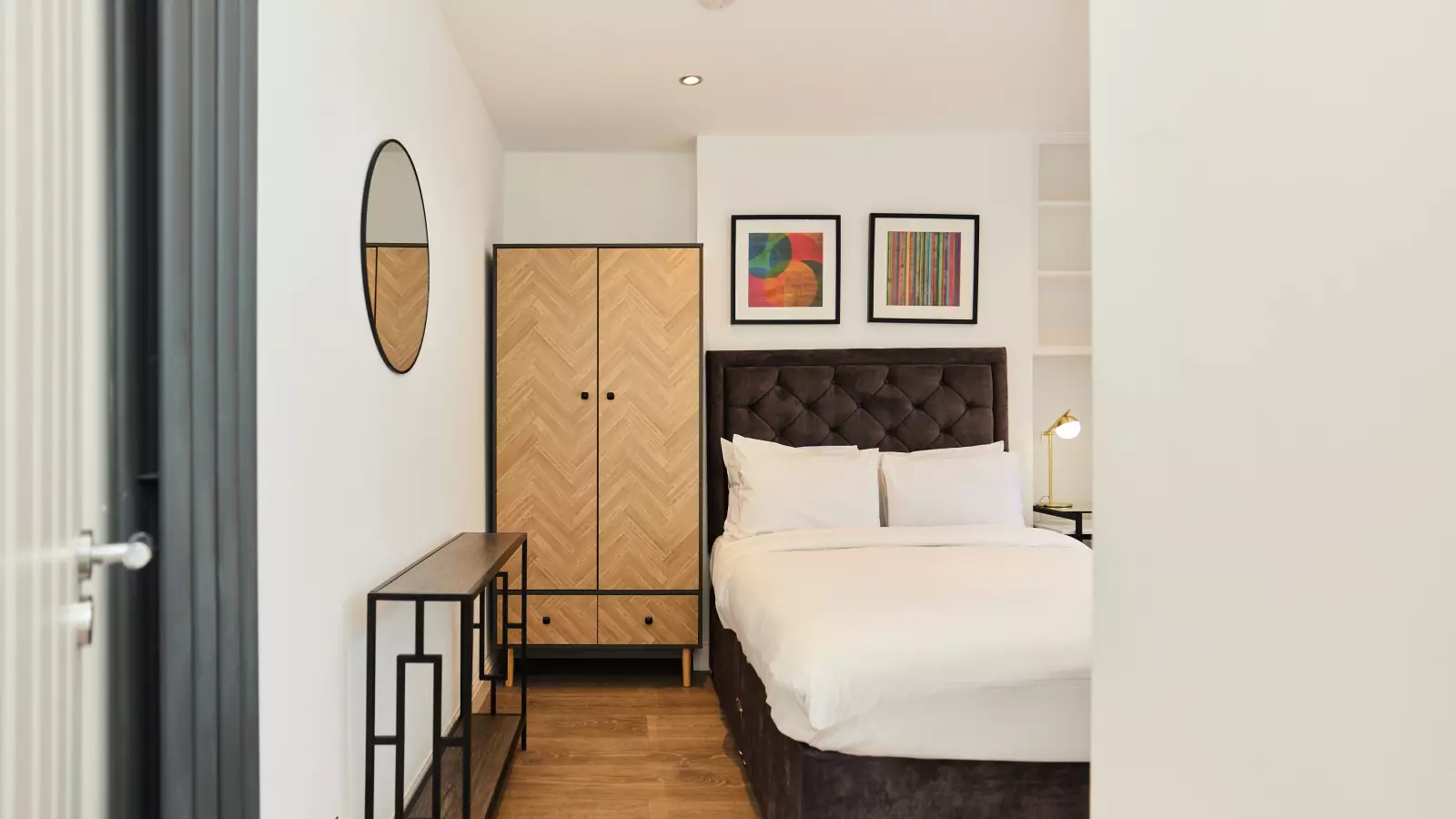 Flat Queen Annes Square in Greater London