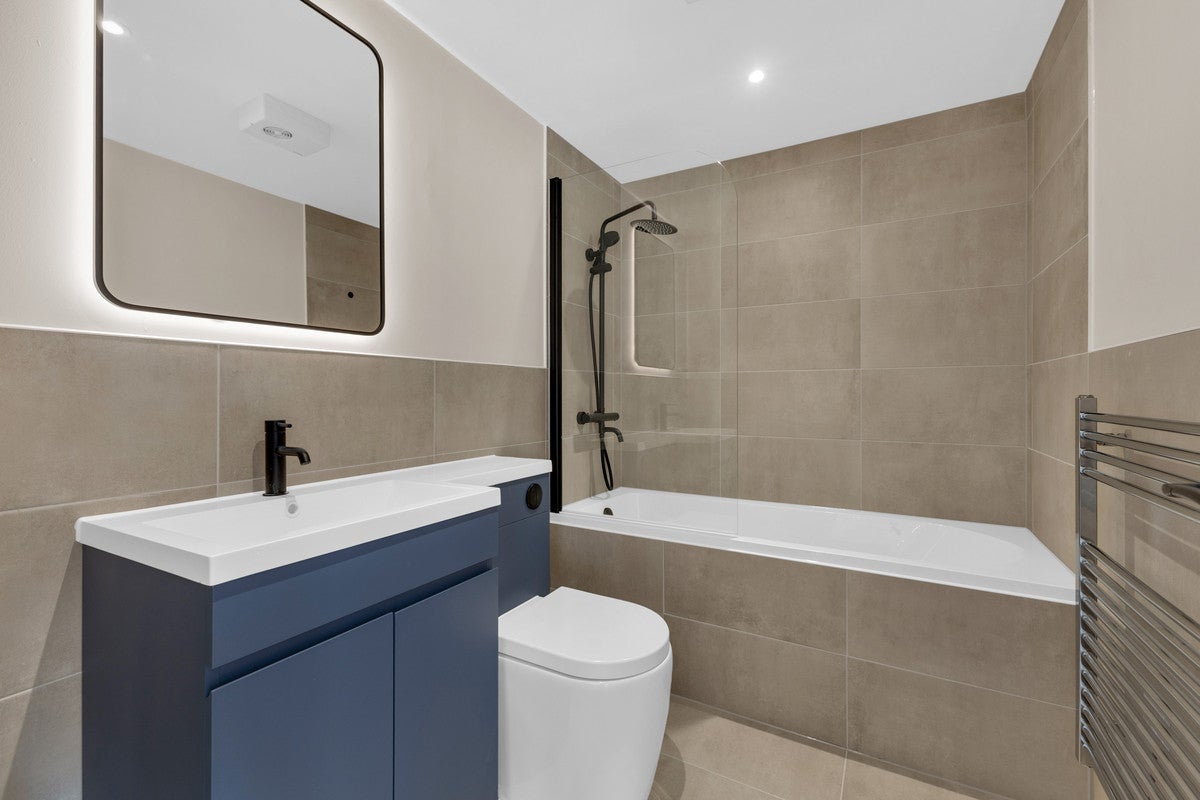 Flat Kent Road in Greater London