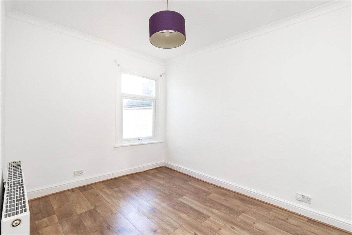 Flat Walpole Road in Greater London