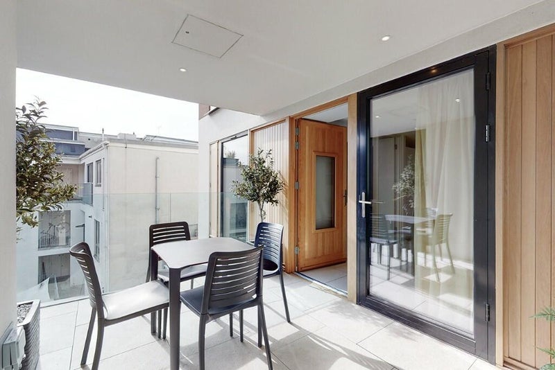 Room Hackney Road in Greater London