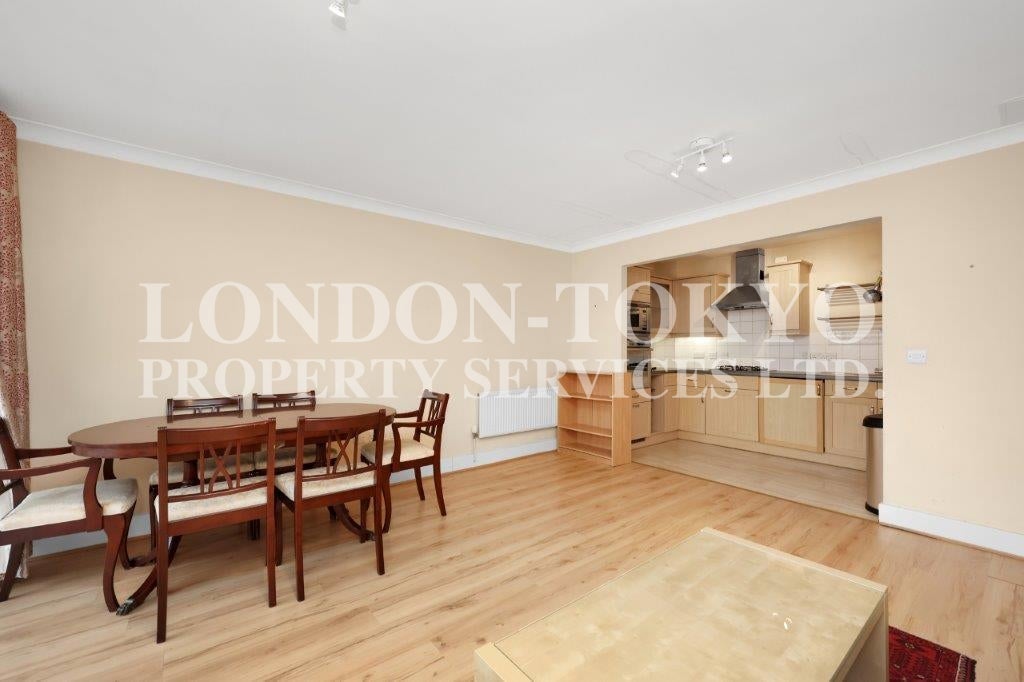 Flat North Bank in City of Westminster