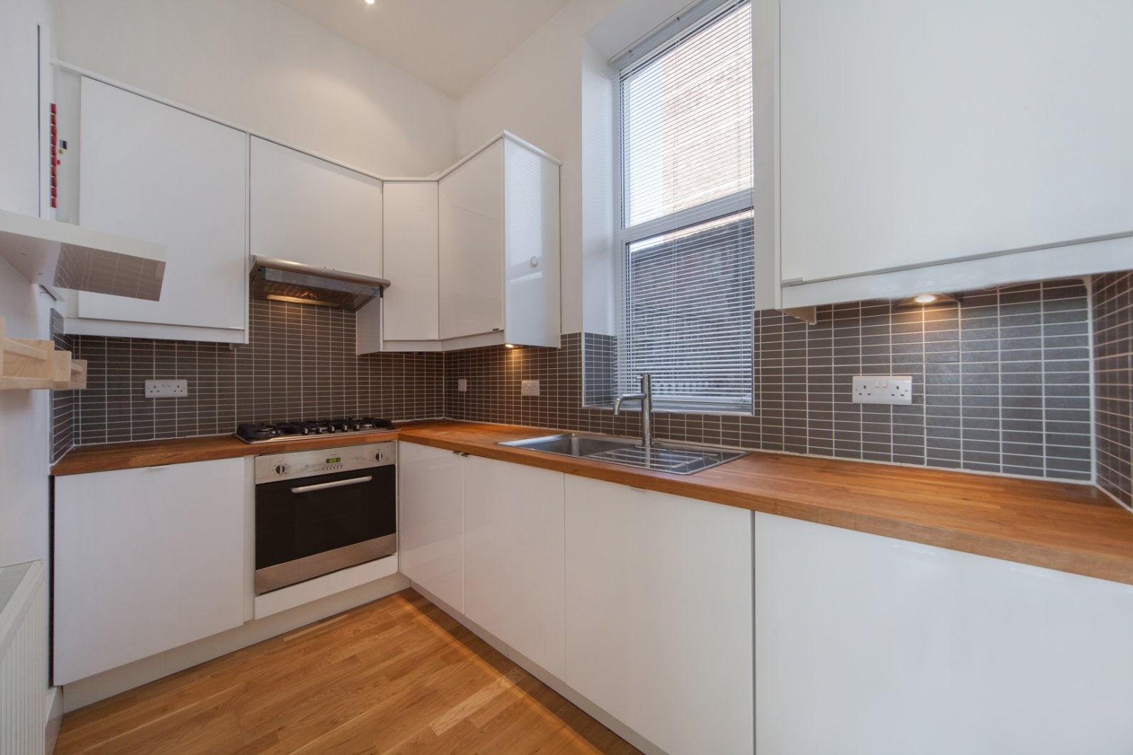 Flat Devonshire Court in Greater London