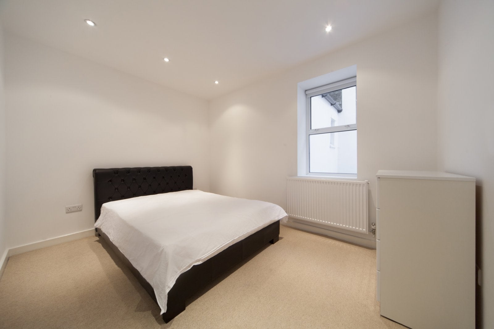 Flat Devonshire Court in Greater London