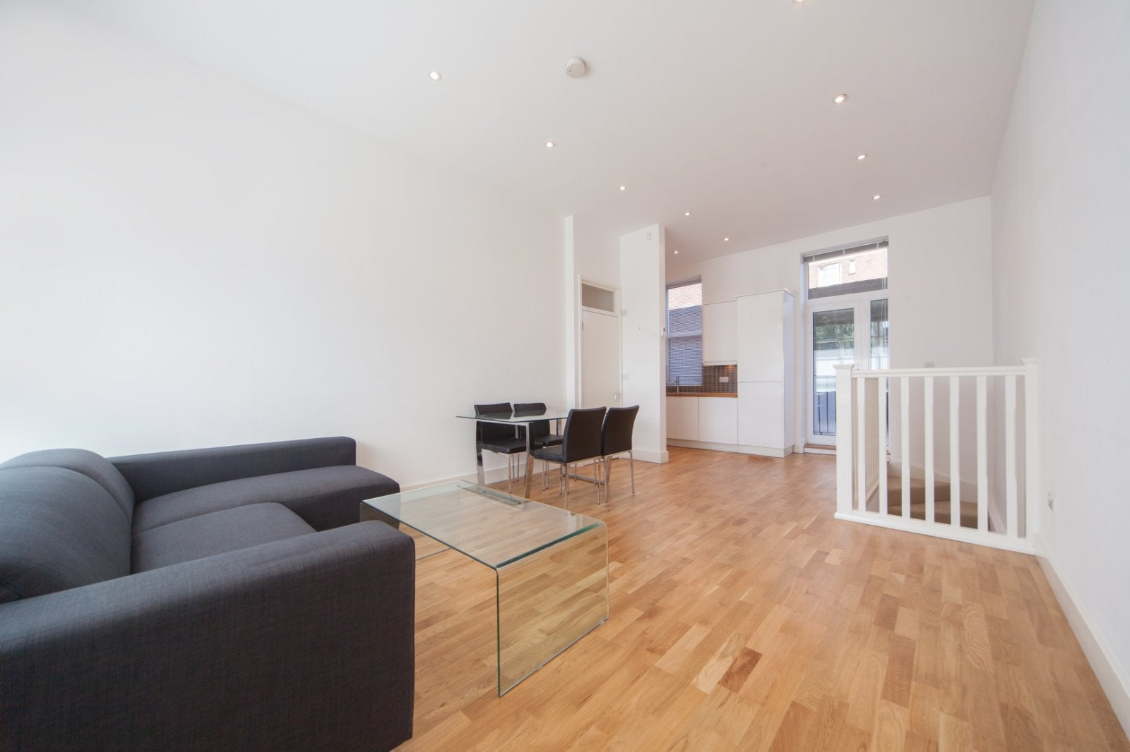 Flat Devonshire Court in Greater London