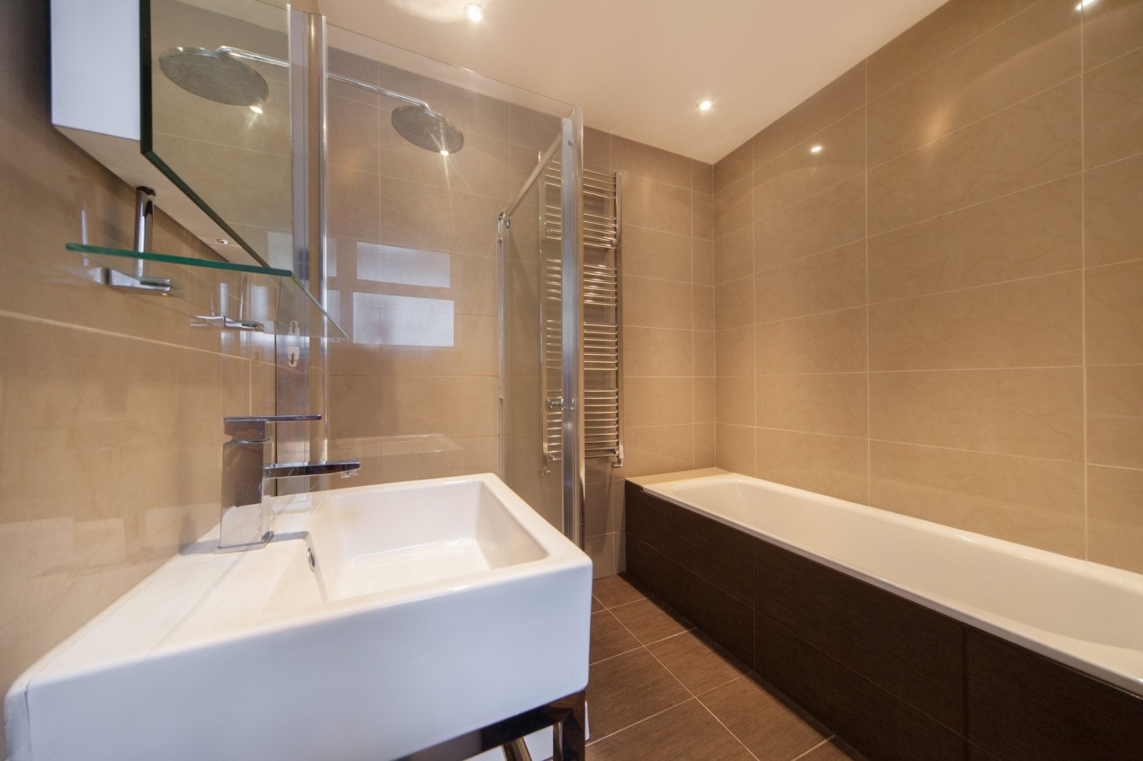 Flat Devonshire Court in Greater London