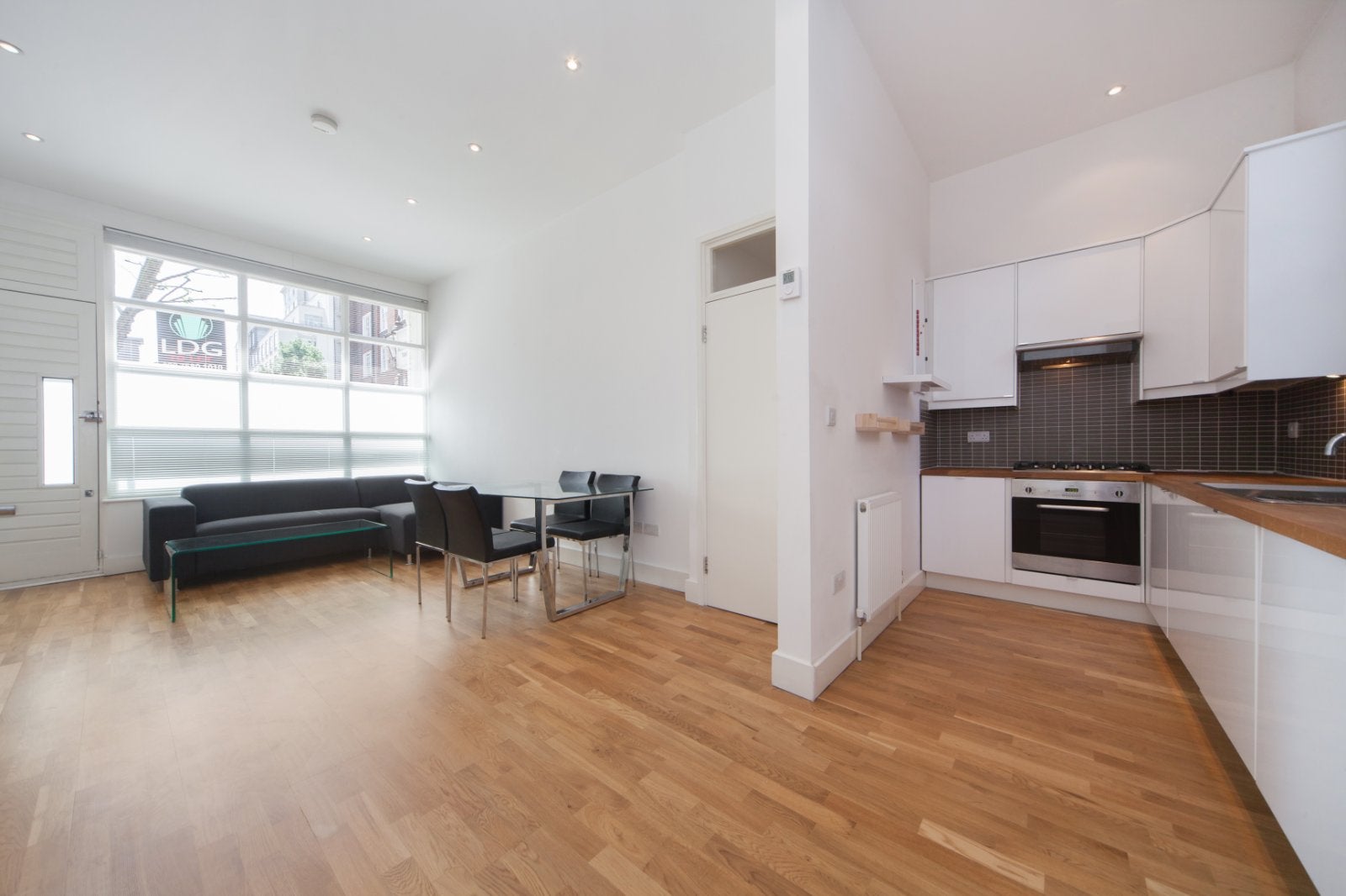 Flat Devonshire Court in Greater London