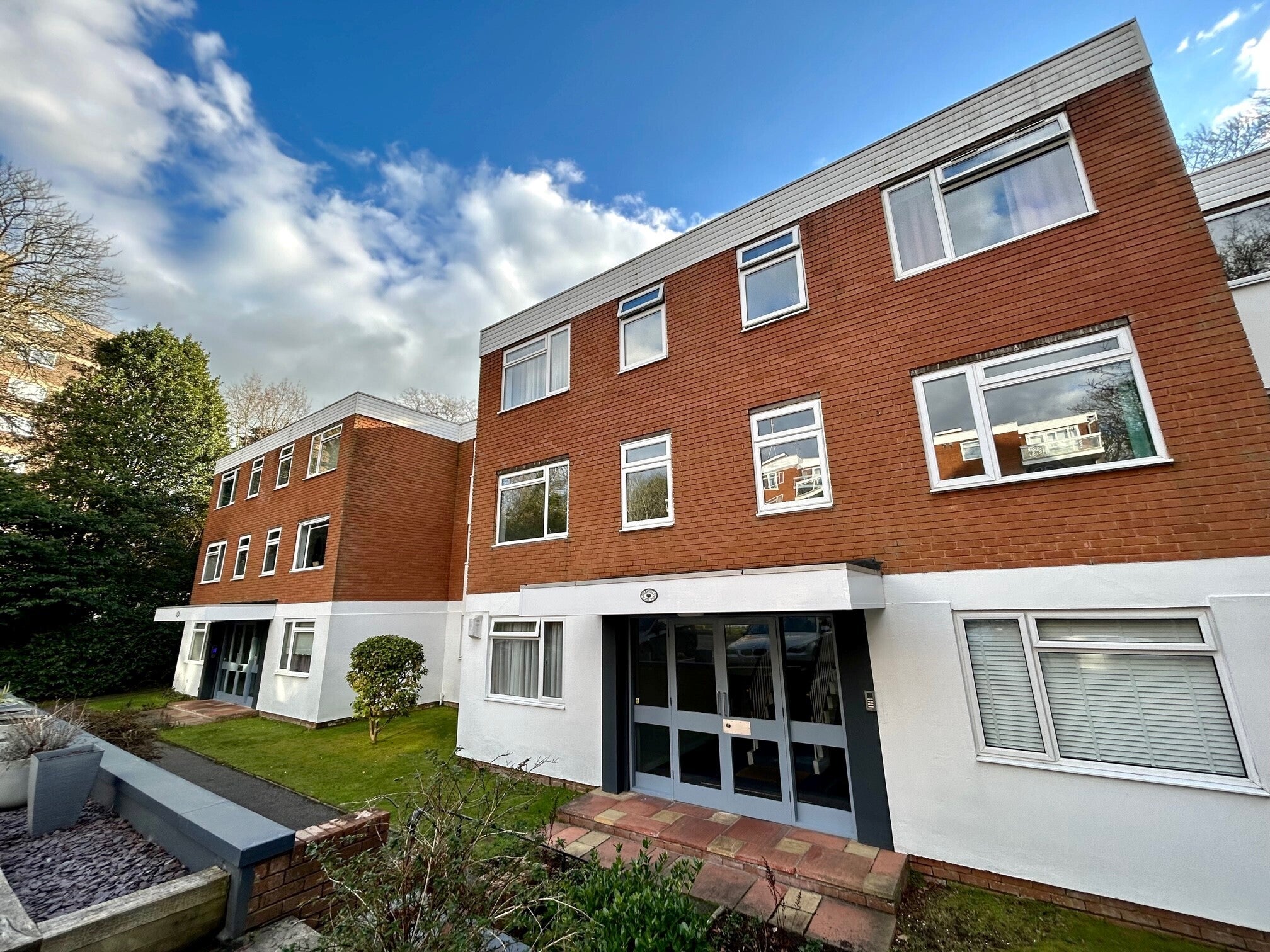 Flat Branksome Wood Road in Bournemouth