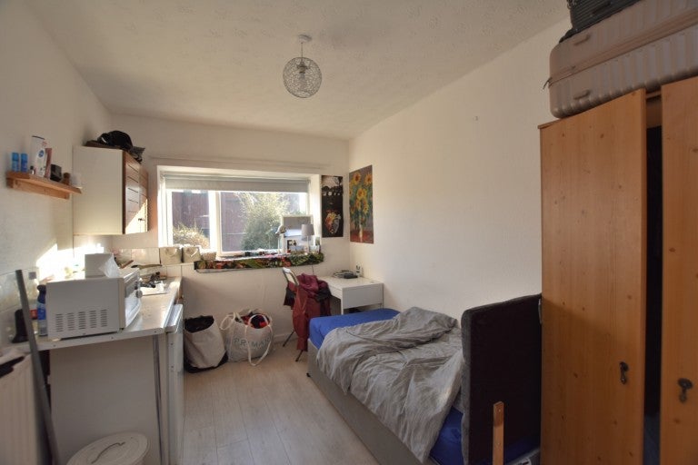 Room Whatley Road in Bristol