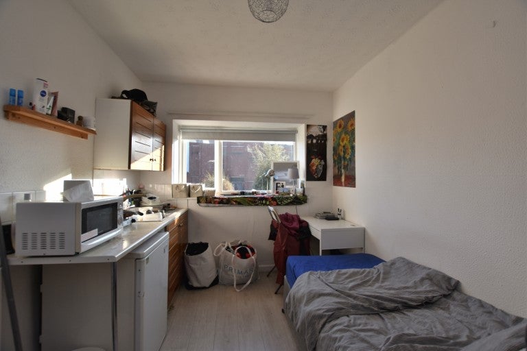 Room Whatley Road in Bristol