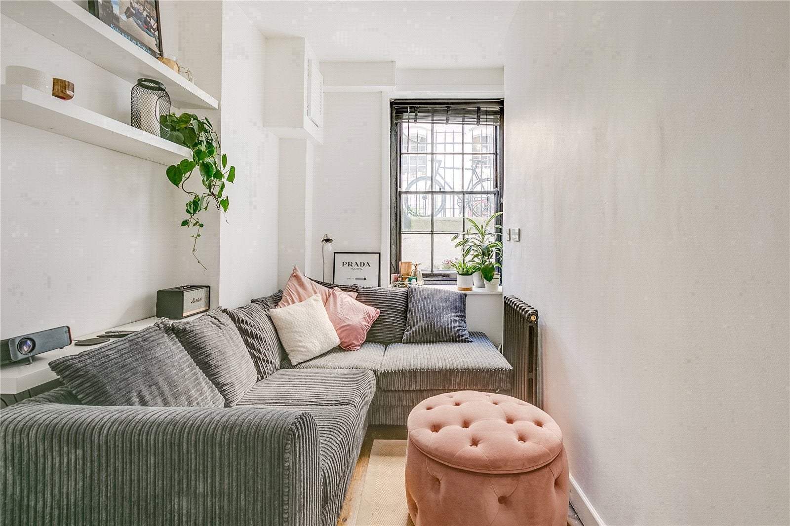 Flat Fanshaw Street in Greater London