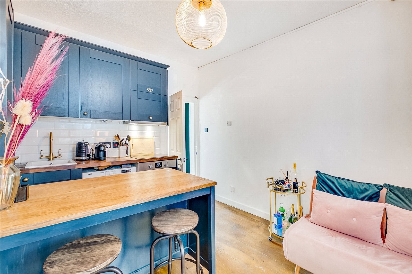 Flat Fanshaw Street in Greater London