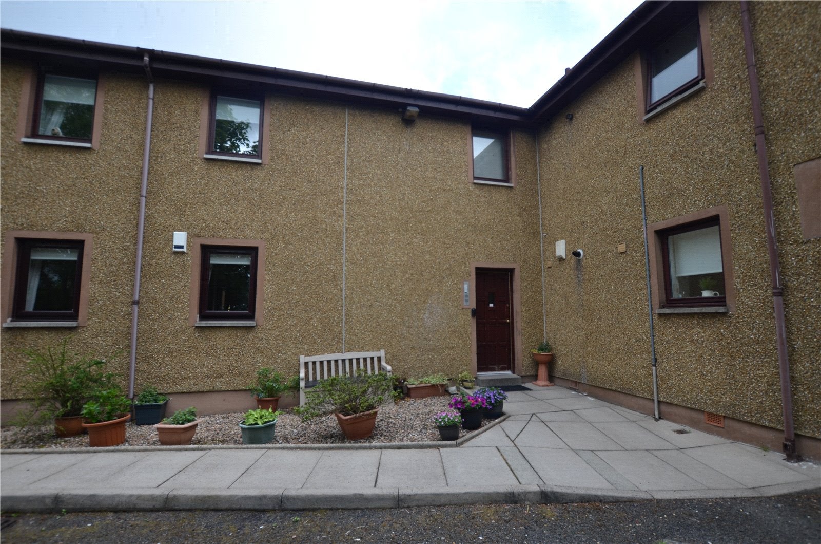 Flat Main Street in Chryston