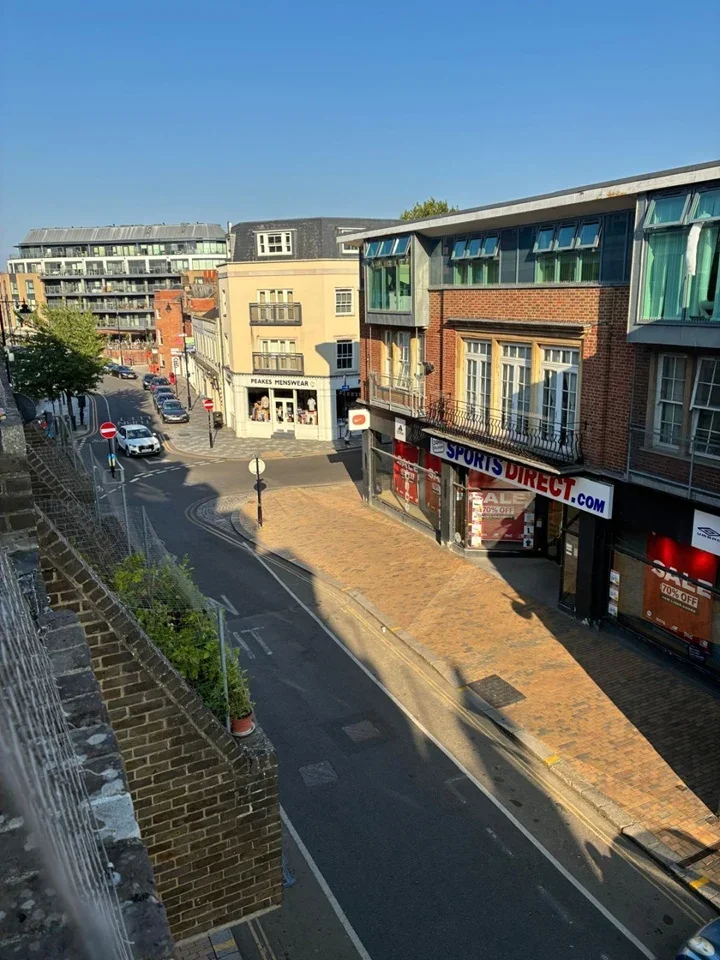Flat High Street in Maidenhead