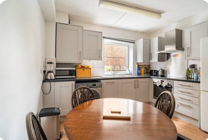 Flat Langham Road in Greater London
