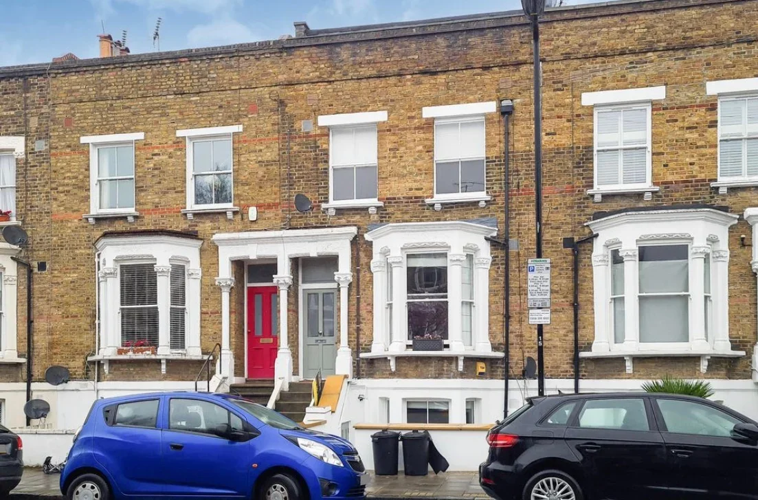 Flat Mountgrove Road in Greater London