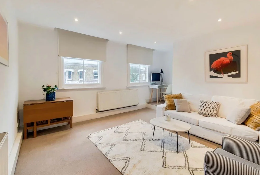 Flat Mountgrove Road in Greater London