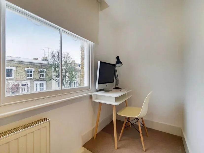 Flat Mountgrove Road in Greater London