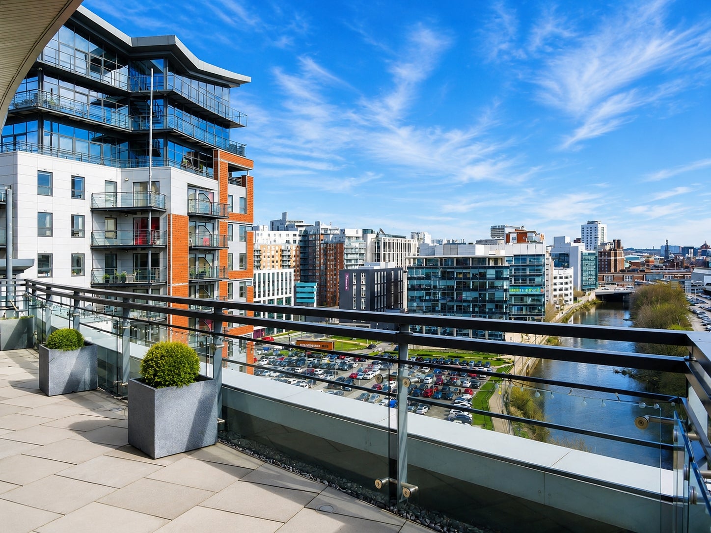 Flat Riverside Way in Leeds