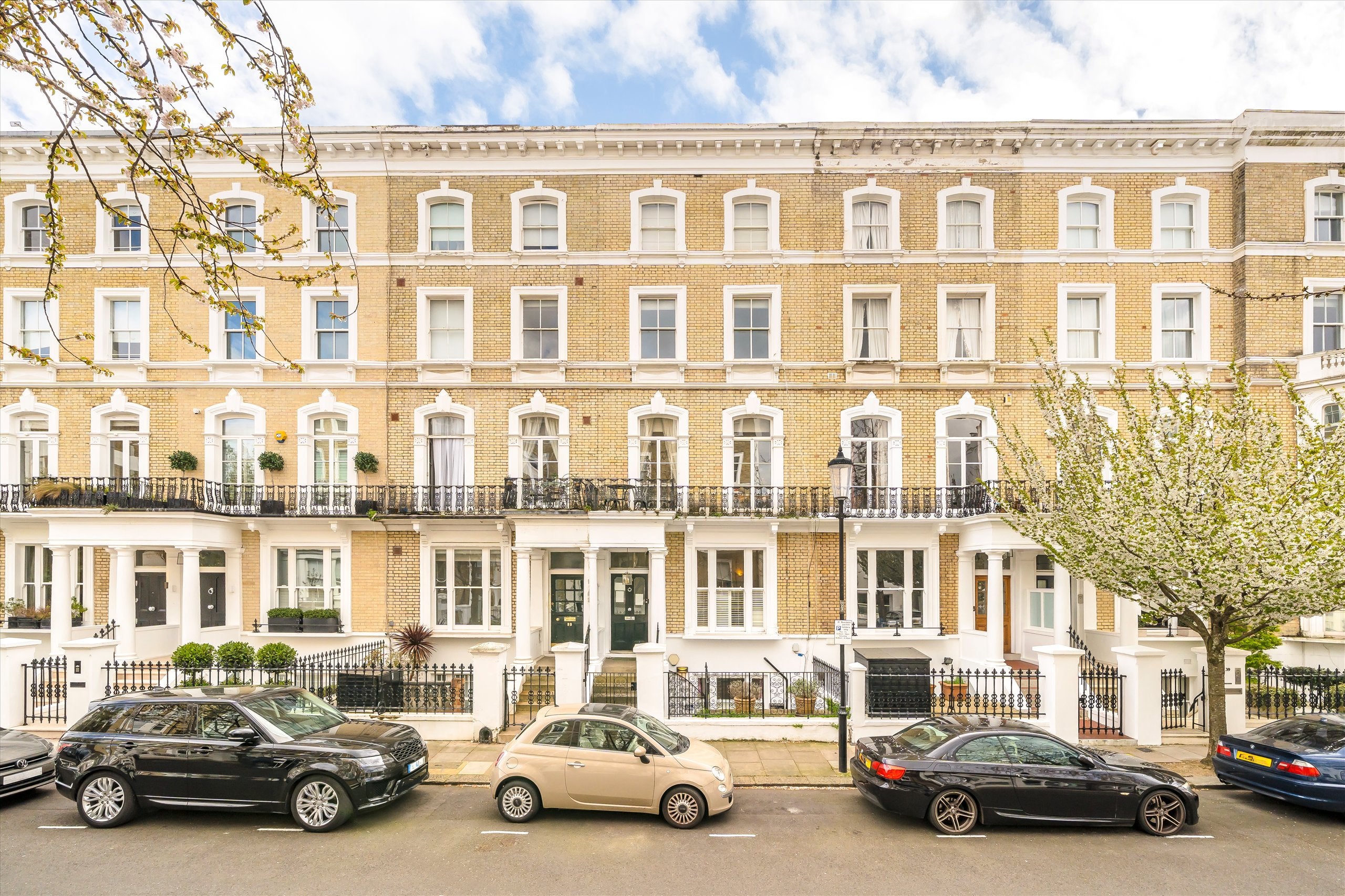 Flat Cathcart Road in Greater London