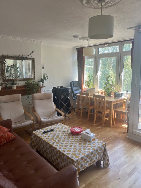 Room Falmouth Road in Greater London