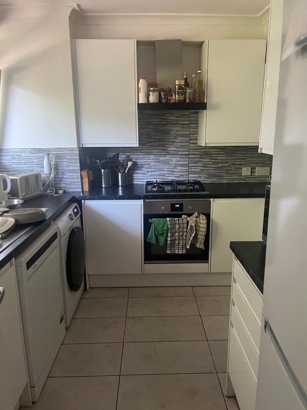 Room Falmouth Road in Greater London