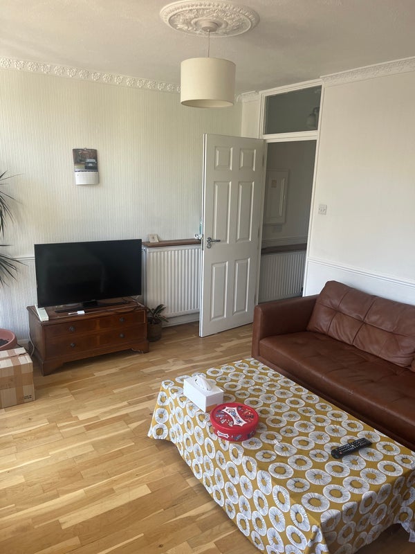 Room Falmouth Road in Greater London