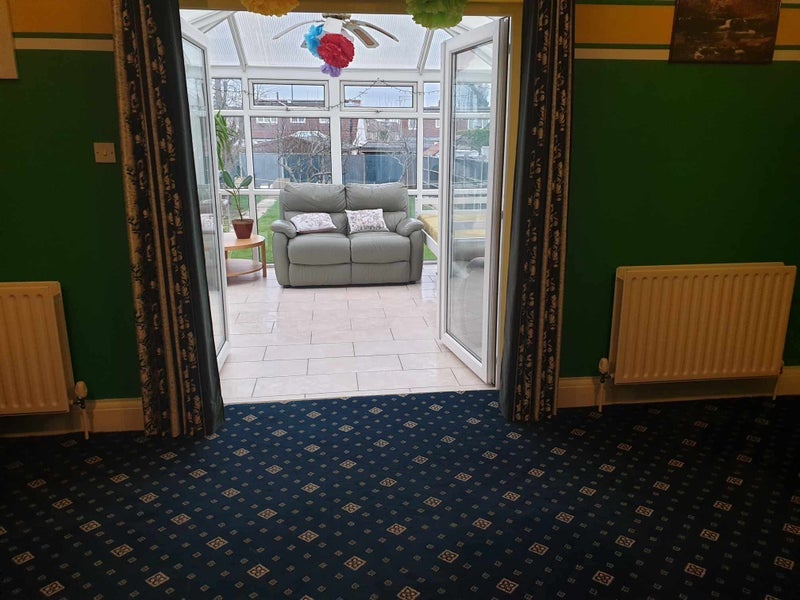 Room Hazeldene Road in Bristol