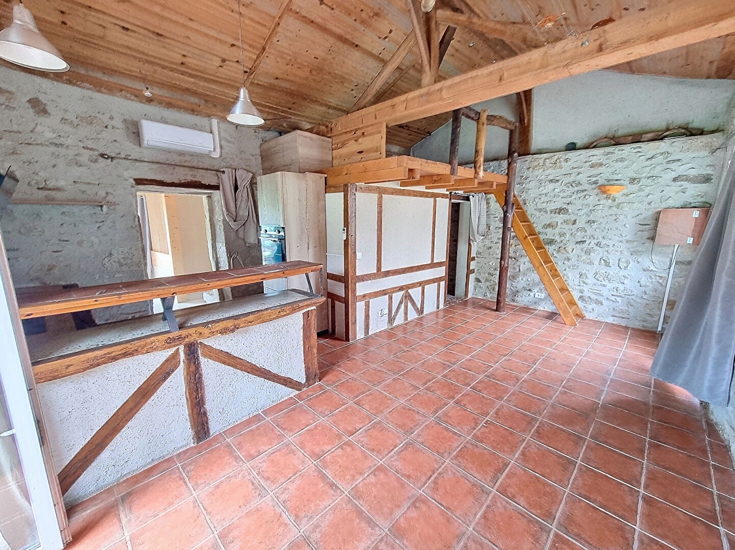 Maison Place De La Libération à Monbalen
