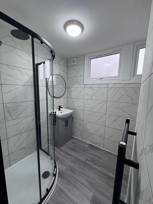 Room Busby Close in Coventry