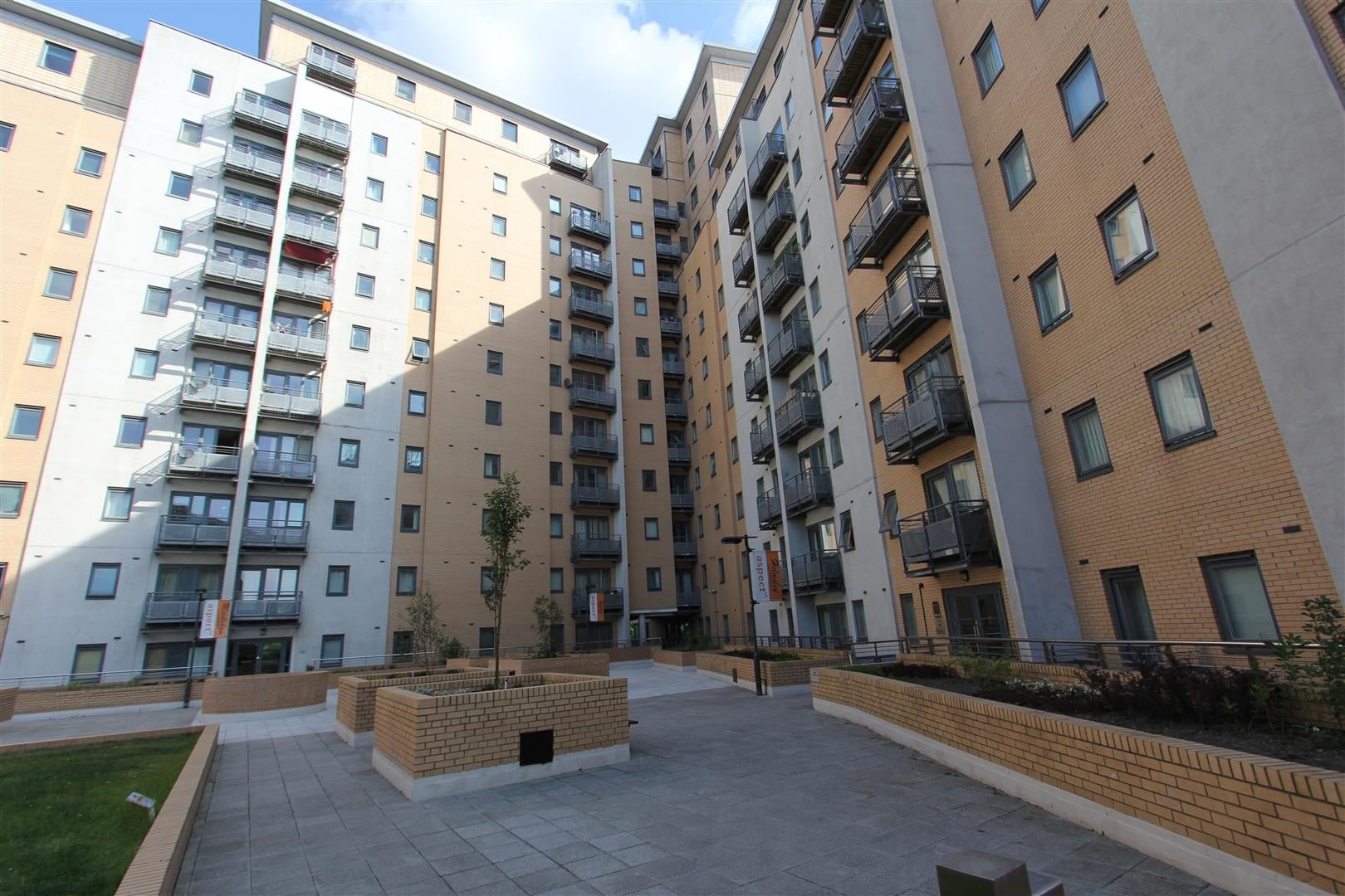 Flat Aspect Gardens in Leeds