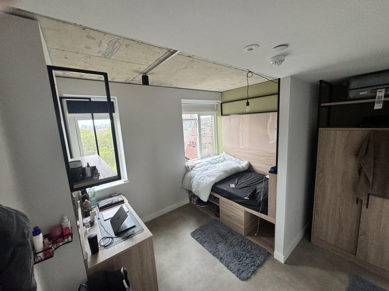 Room Avonmouth Street in Greater London