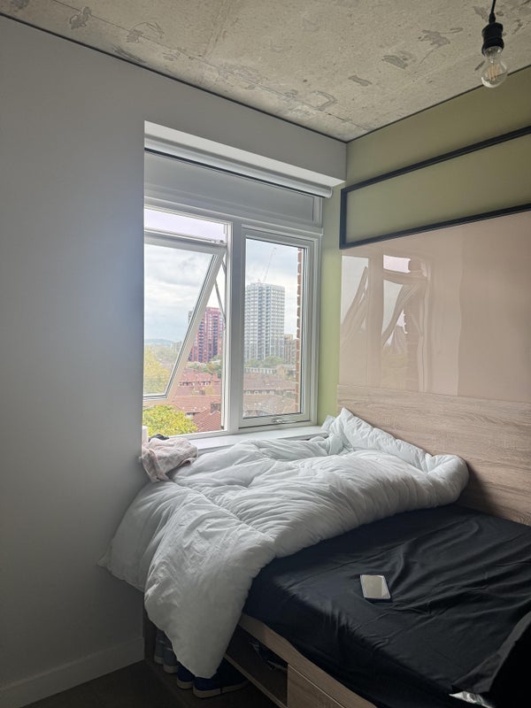 Room Avonmouth Street in Greater London