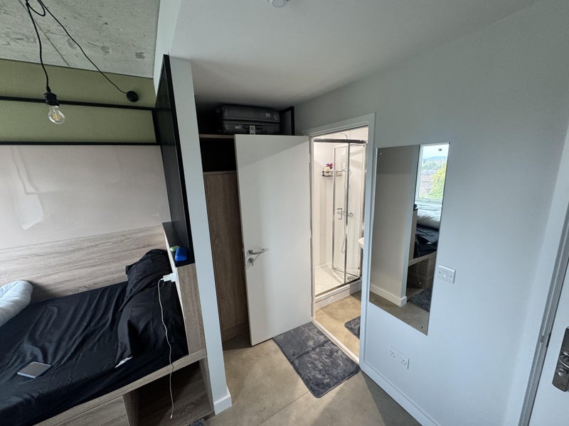 Room Avonmouth Street in Greater London